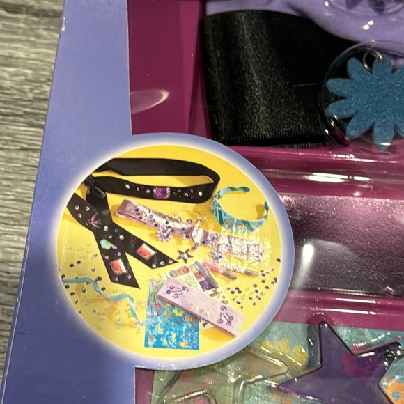 NEW: Hannah Montana: Make Your Own Fashion Accessories Set - Picture 4 of 11